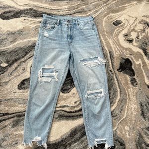 American Eagle Ripped Stretch Mom Jean Light Wash Women’s Size 4 Extra Short